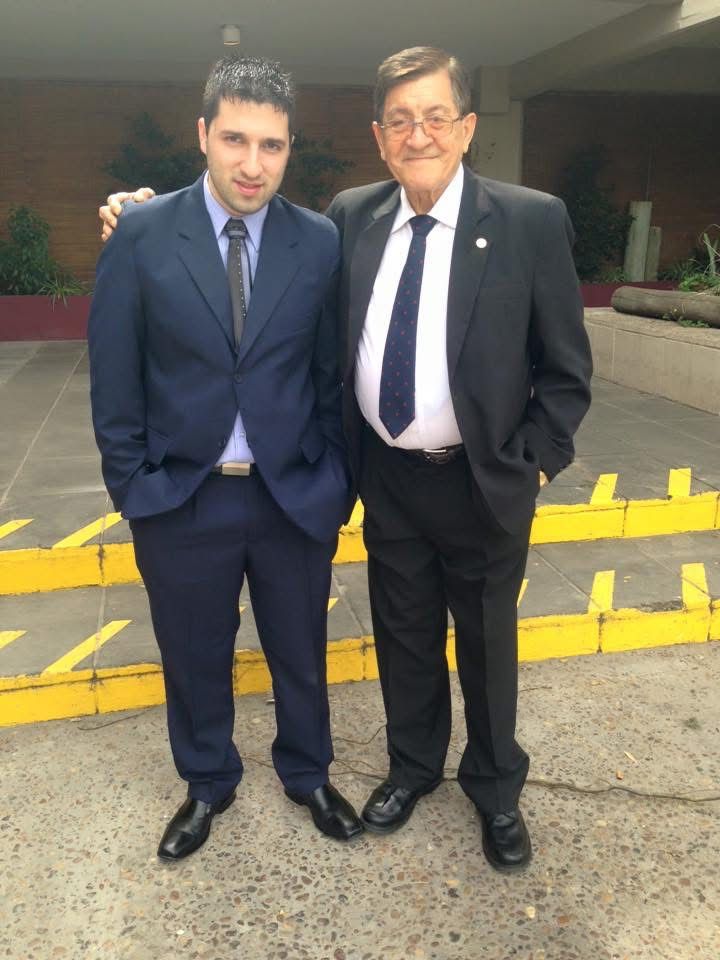 Con su mejor amigo